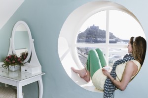 _MG_8566 girl in porthole used on website